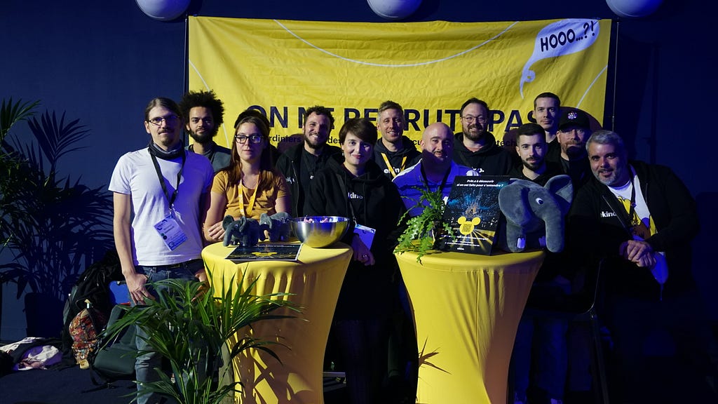 Photo du stand ekino et de l’équipe au forum PHP 2024