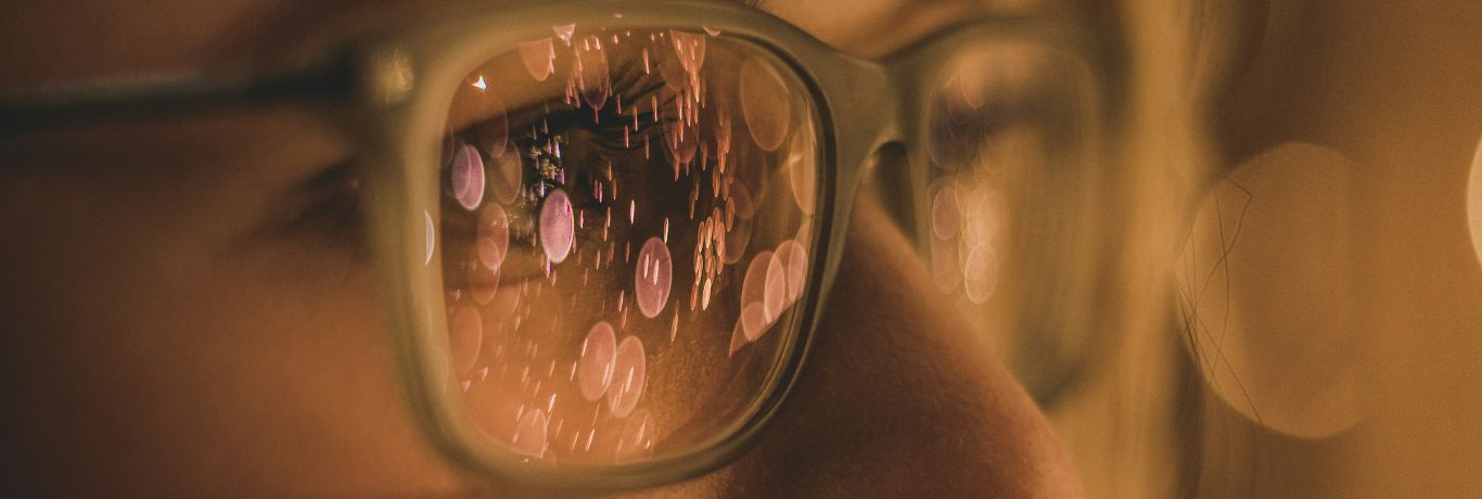 Plan rapproché lunettes d'une femme