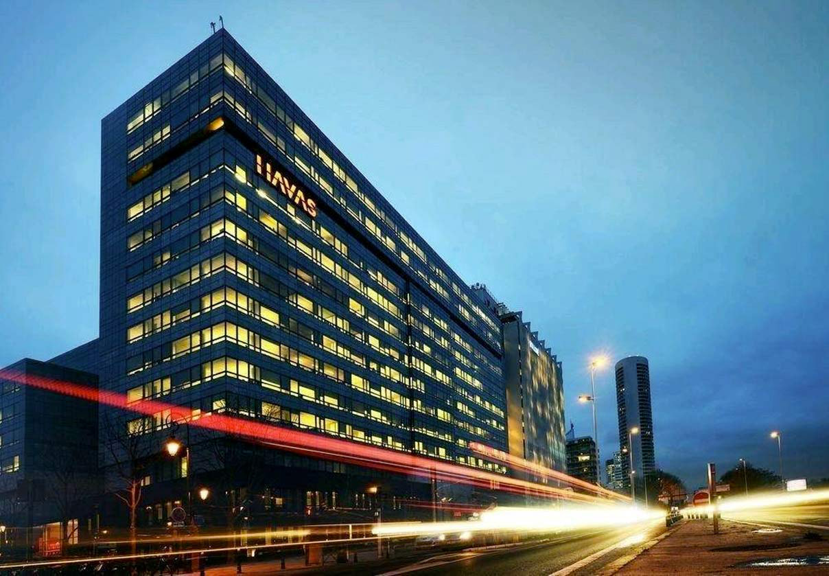 AVA - Orchestrer l'IA générative à l'échelle d'un groupe mondial